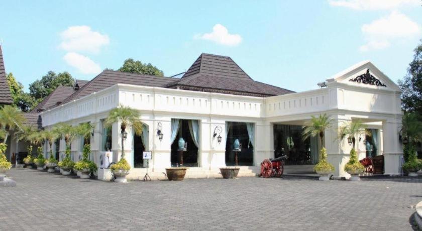 Hotel Bintang Surakarta  Bagian luar foto
